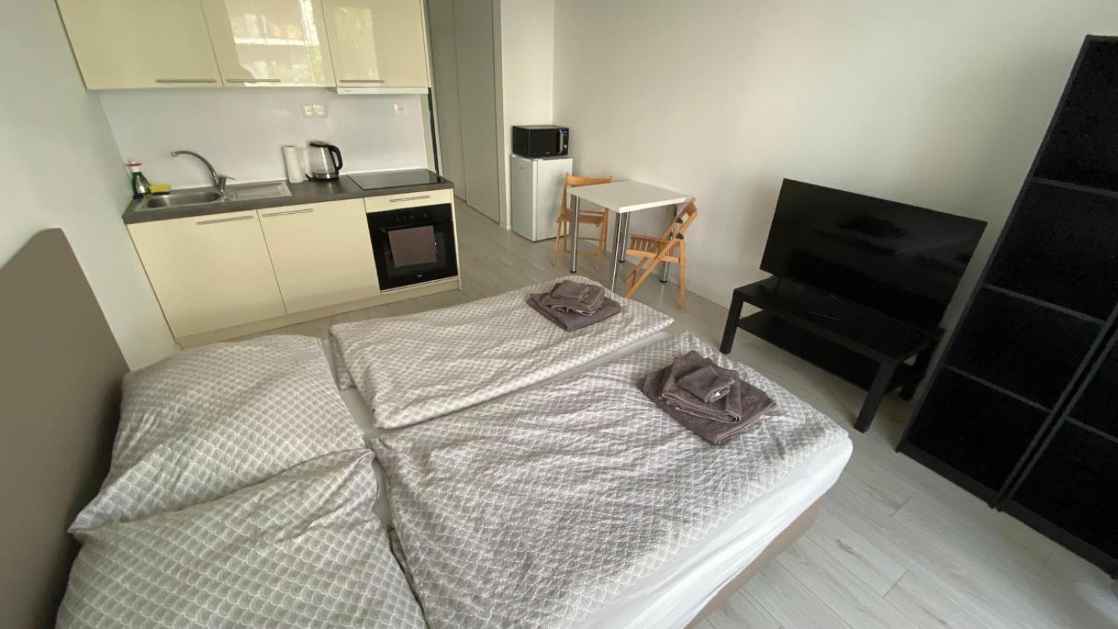 1 Room Apartment With Terrace, Slnecnice براتسيلافا المظهر الخارجي الصورة